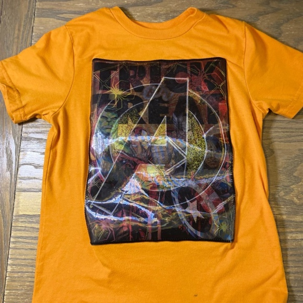 Boys size small Marvel Avenger Halloween Shirt